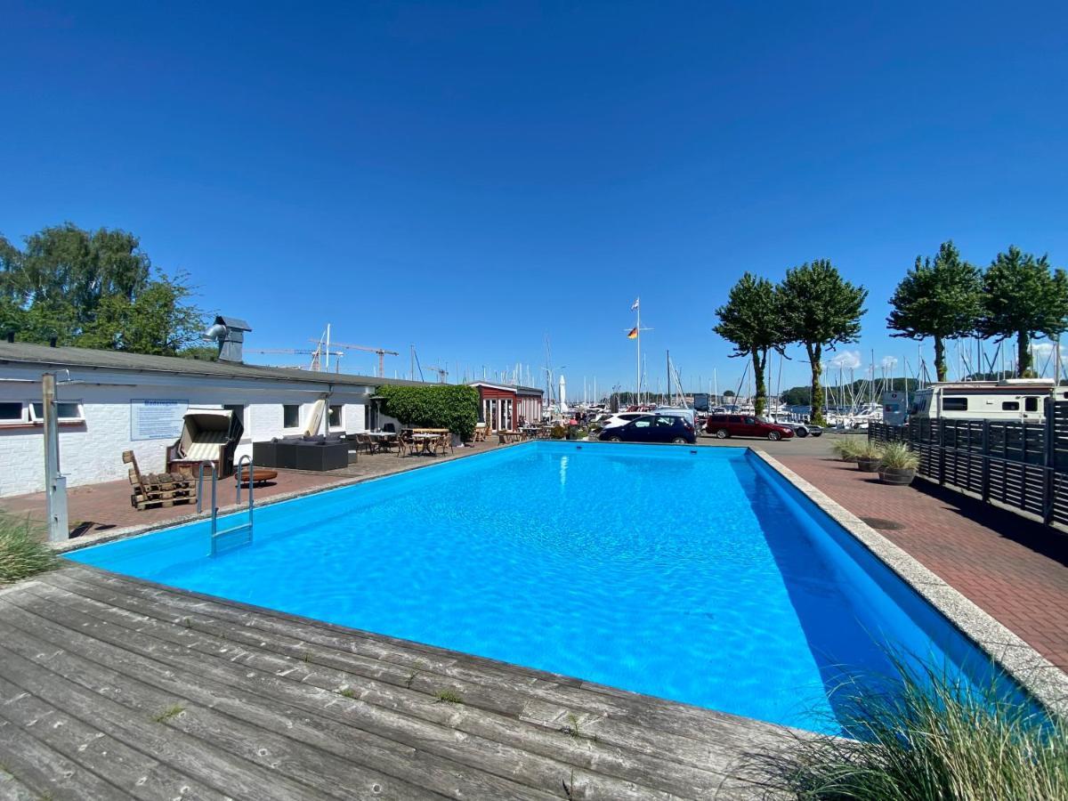 Hausboot Mit Traumlage In Luebeck-Travemuende Hotel Eksteriør billede