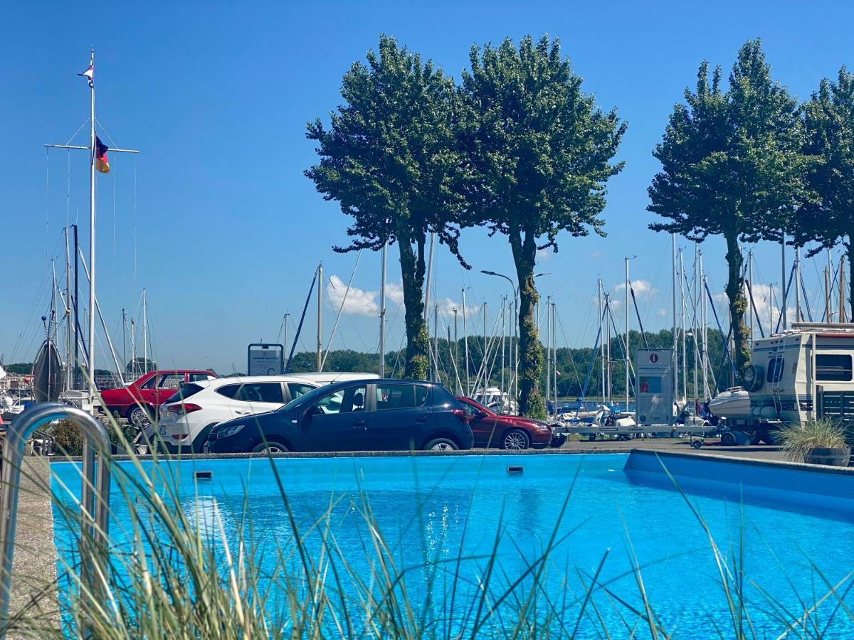 Hausboot Mit Traumlage In Luebeck-Travemuende Hotel Eksteriør billede